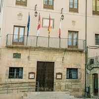 Fachada del Ayuntamiento de Molina de Aragón.