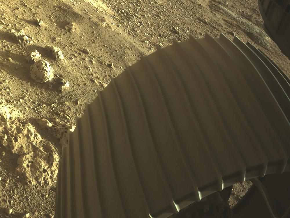 Perseverance envía las primeras imágenes en color de Marte