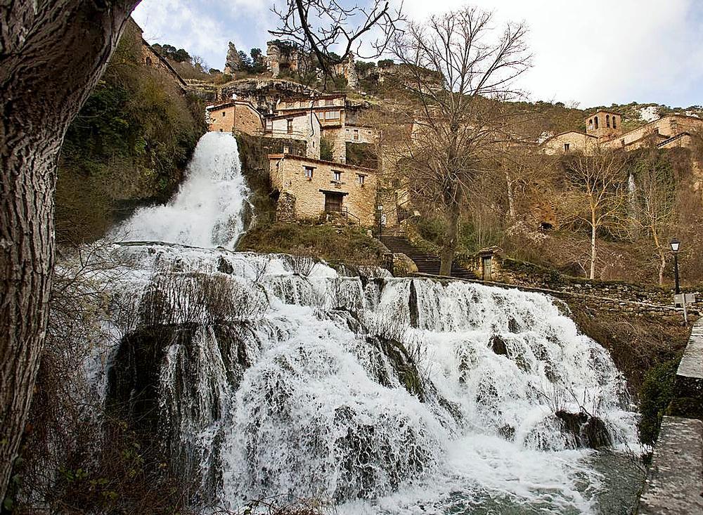 Orbaneja es conocida por su impresionante cascada