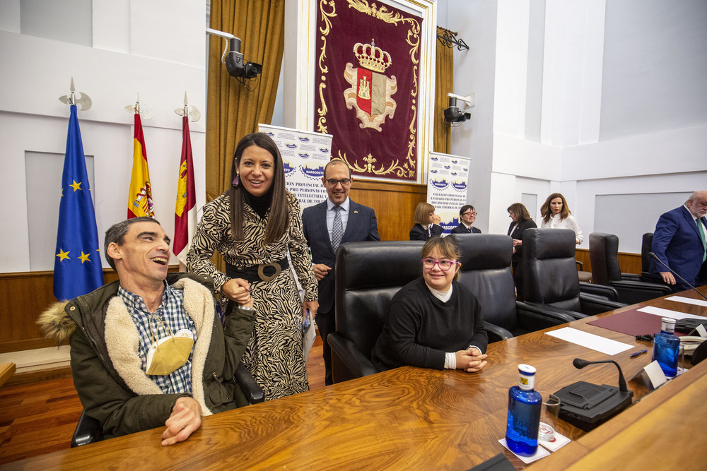 Cortes acogen pleno reivindicativo en favor de la discapacidad