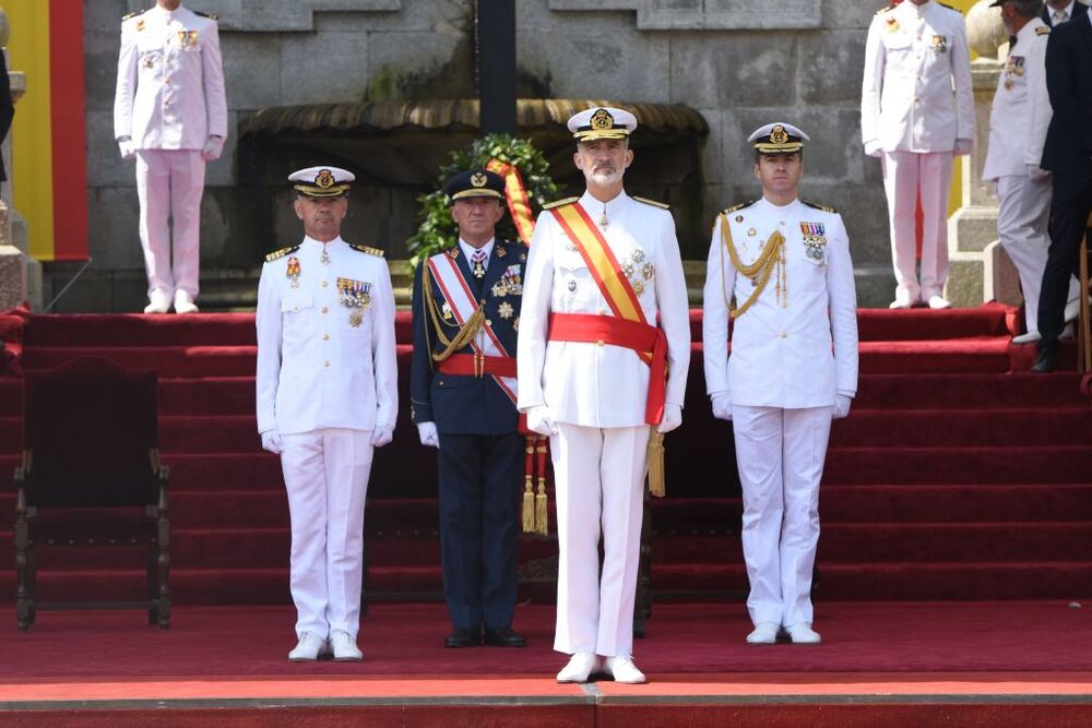 Felipe VI preside la entrega de Reales Despachos a los nuevos oficiales de la Armada   / GUSTAVO DE LA PAZ