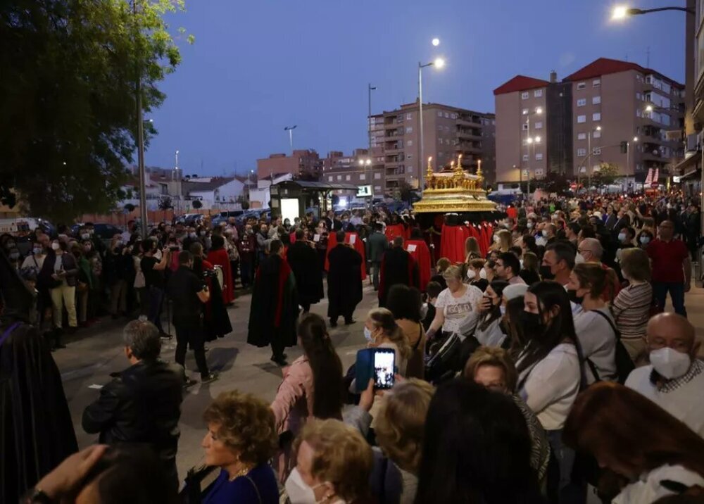 Imágenes de las procesiones del Viernes Santo y Domingo de Resurrección en Guadalajara capital. 