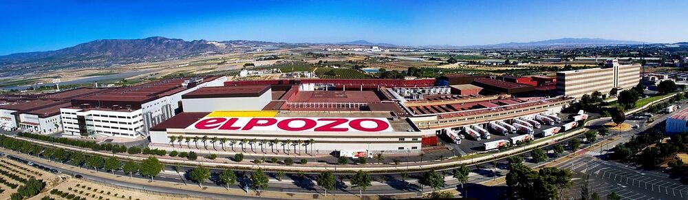 Imagen aérea de las instalaciones principales de l empresa de alimentación El Pozo, ubicadas en Alhama de Murcia. / blas martínez