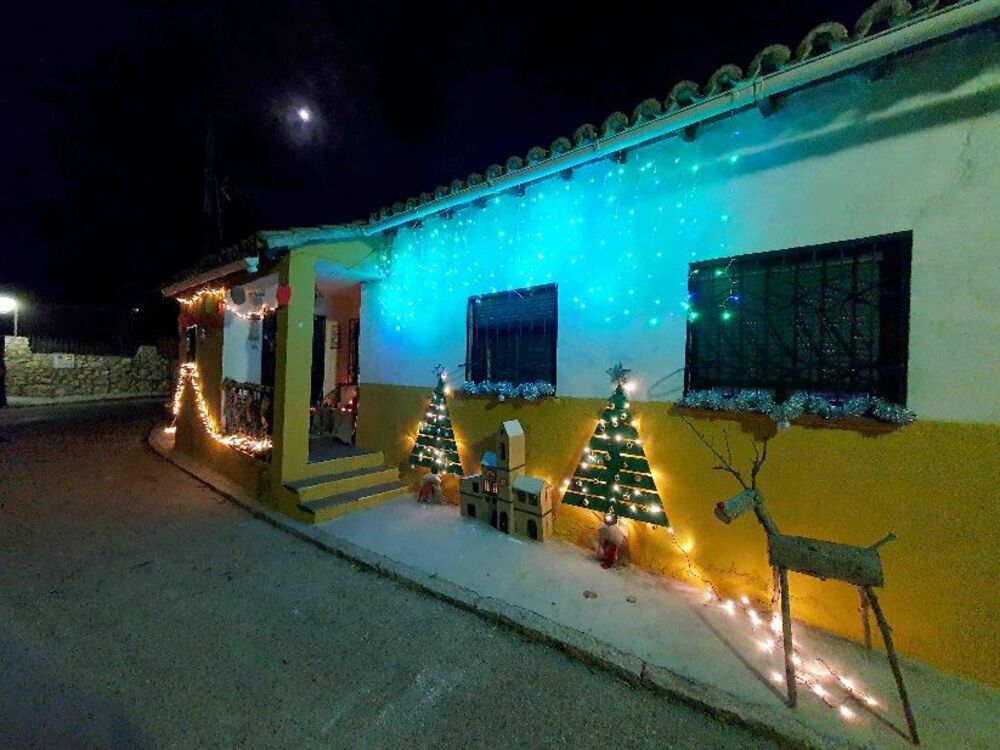 Espectador combustible apenas Almonacid entrega los premios a la mejor fachada navideña | Noticias La  Tribuna de Guadalajara