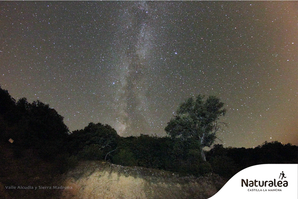En Ciudad Real, puedes disfrutar, en el Parque Natural del Valle de Alcudia y Sierra Madrona de un espectacular cielo estrellado que le hace merecedor de ser considerado Destino Starligth.