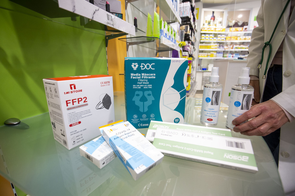  Las farmacias están dejando de vender progresivamente productos de protección contra el Covid, como guantes o gel hidroalcohólico, y test de autodiagnóstico.