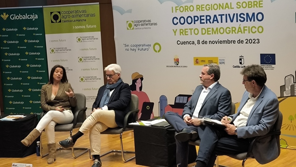 El Teatro Auditorio de Cuenca acogió el I Foro regional sobre Coooperativismo y Reto Demográfico.