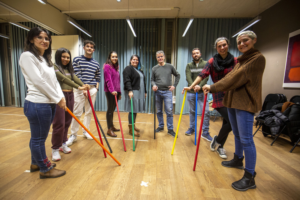 Alumnos de la Escuela Municipal de Teatro del grupo de adultos y participantes en las jornadas de puertas abiertas de enero.