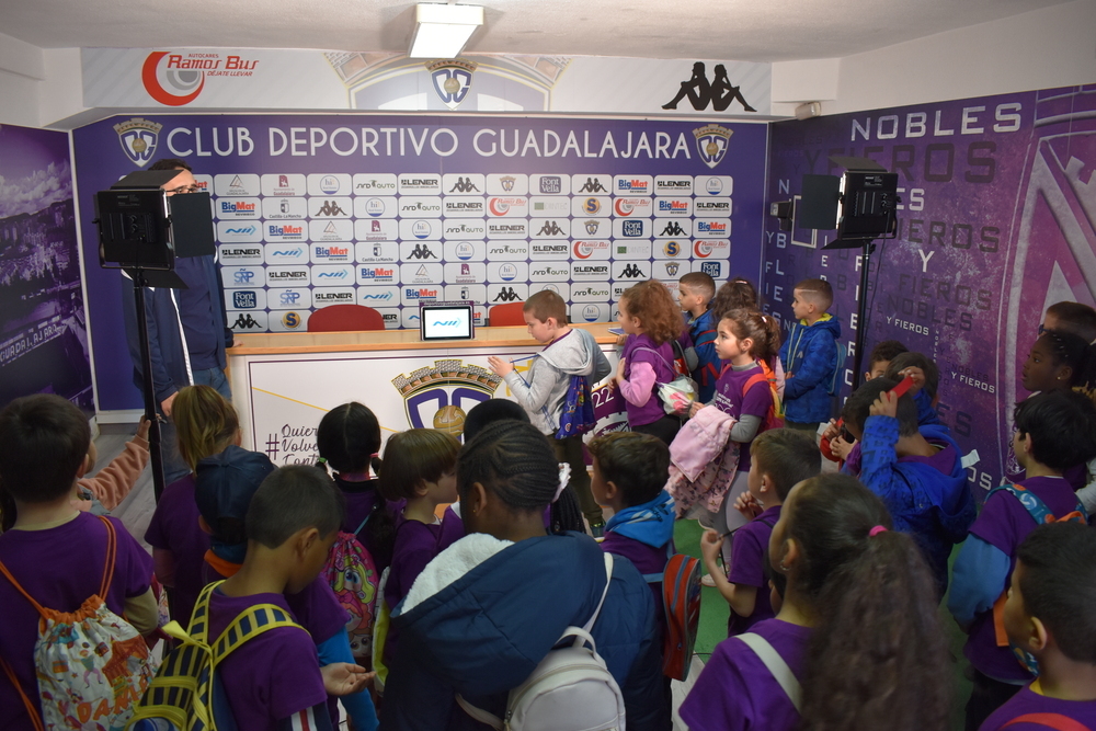 Imágenes de las visitas que varios grupos de escolares de la ciudad realizaron al estadio Pedro Escartín los pasados meses de marzo y abril.