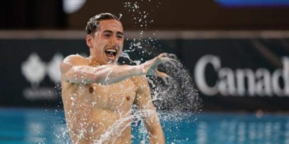 Dennis González, campeón del mundo en solo libre en natación
