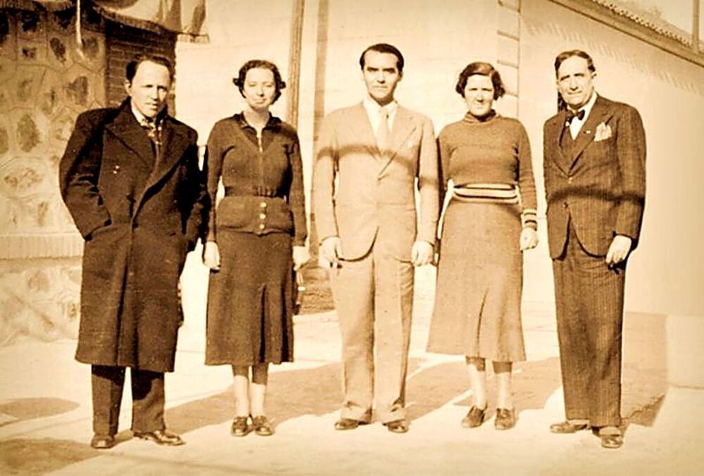 Lorca en la toledana Venta de Aires con miembros de la familia Belaunde.