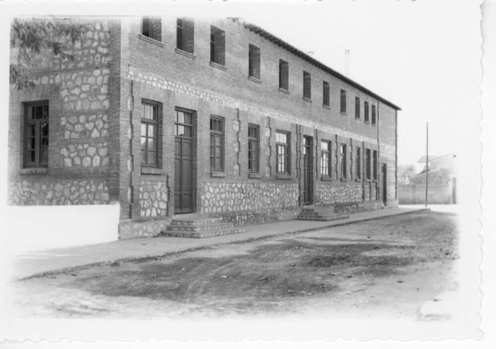 Fotos actuales y antiguas de las instalaciones y alumnado del CEIP Isidro Almazán de Guadalajara.