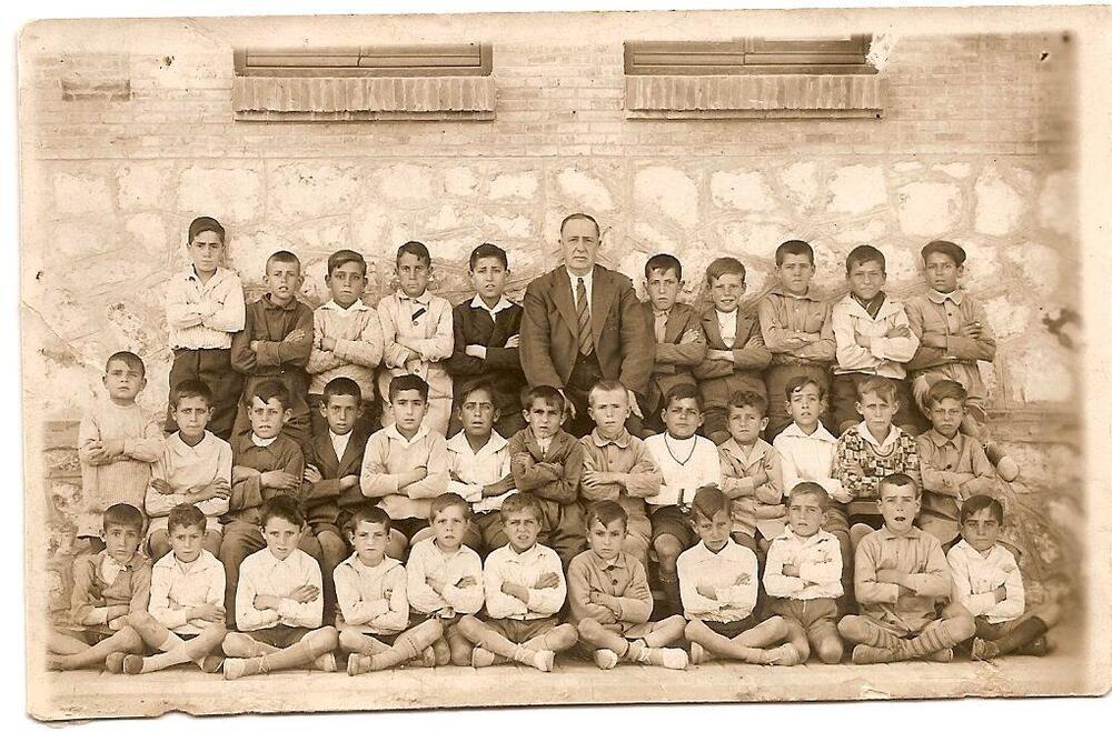 Fotos actuales y antiguas de las instalaciones y alumnado del CEIP Isidro Almazán de Guadalajara.