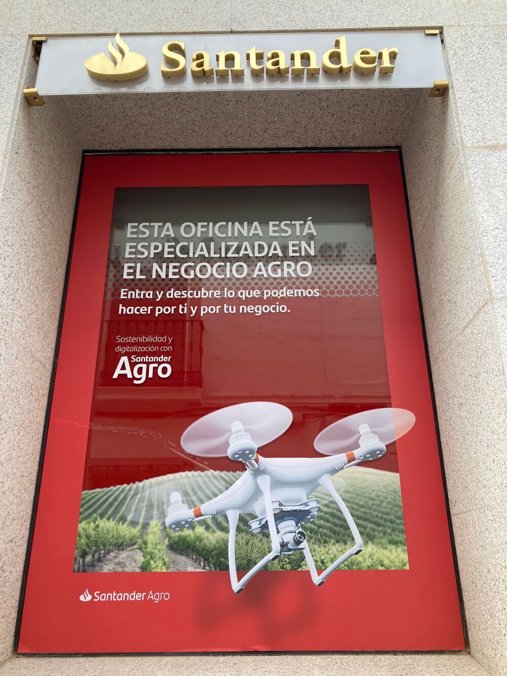 Santander remodela 14 oficinas para reforzar su apoyo al campo