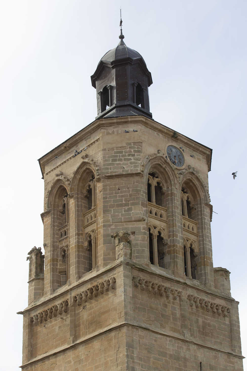 Diferentes vistas y detalles de la iglesia de la Virgen de la Asunción de Alcocer.