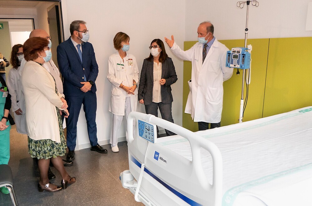 La directora gerente del SESCAM visita en Guadalajara la nueva área de Onco-Hematología.