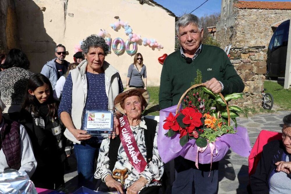 Imagen de la celebración del 100 cumpleaños de Presentación Gordo Ranz.