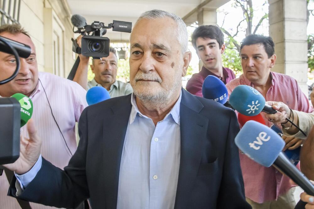 El expresidente de la Junta de Andalucía José Antonio Griñán, el pasado mes de mayo citado para el examen de una forense del Instituto de Medicina Legal.