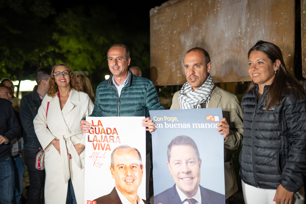 Imágenes de archivo del acto de pegada de carteles de la pasada campaña electoral de los comicios municipales y regionales del 28-M.