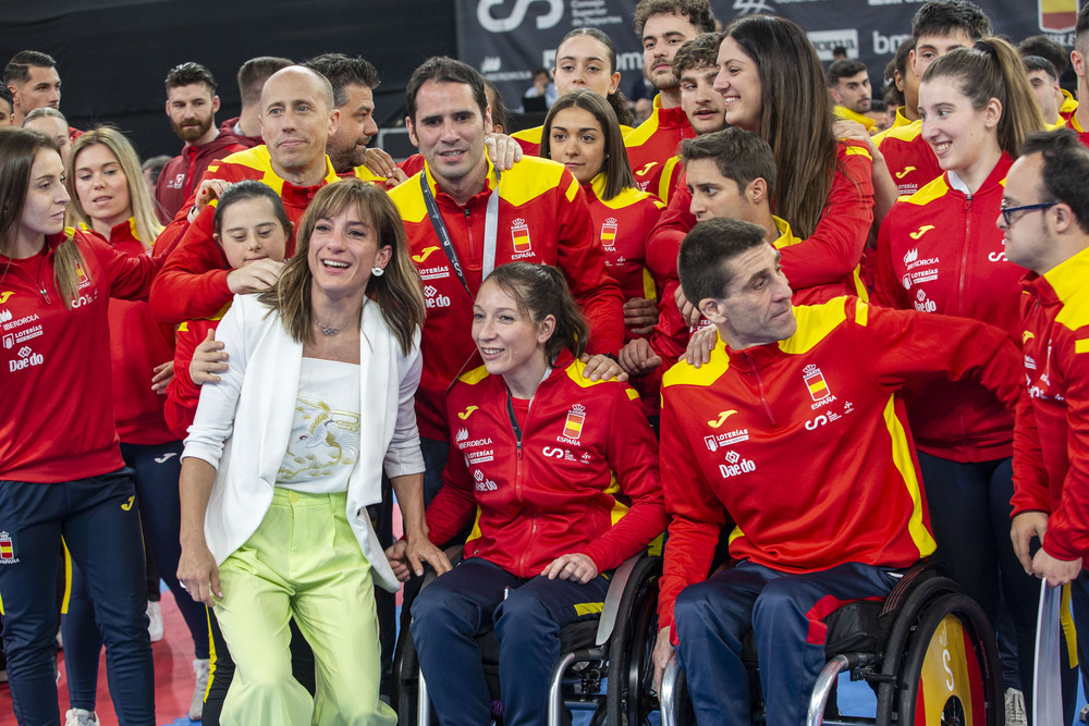 Imágenes del homenaje que recibió la medallista española Sandra Sánchez en la ceremonia inaugural de este campeonato.