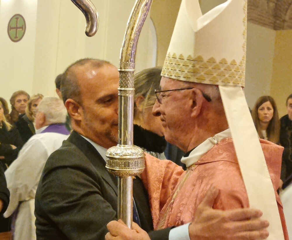 Varios momentos  del acto de despedida y homenaje a Atilano Rodríguez en la concatedral de Santa María.