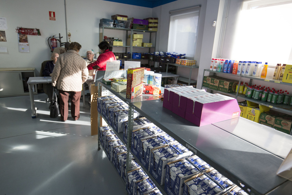 El servicio del supermercado solidario aún es uno de los recursos más demandados por las familias, al igual que las clases de castellano.