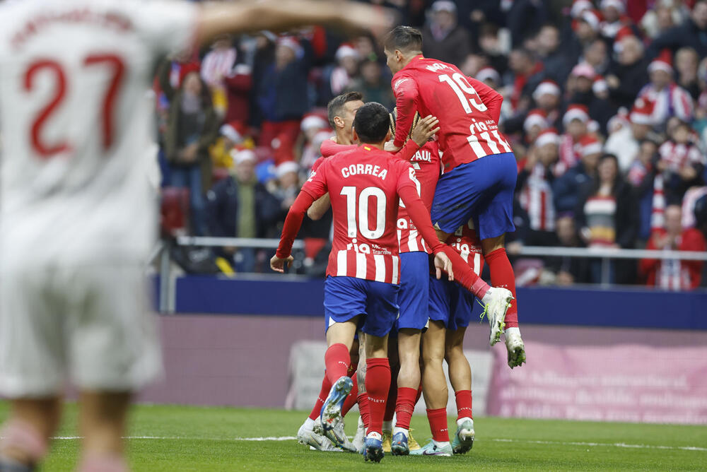 El Atlético gana en un bronco final de año contra el Sevilla