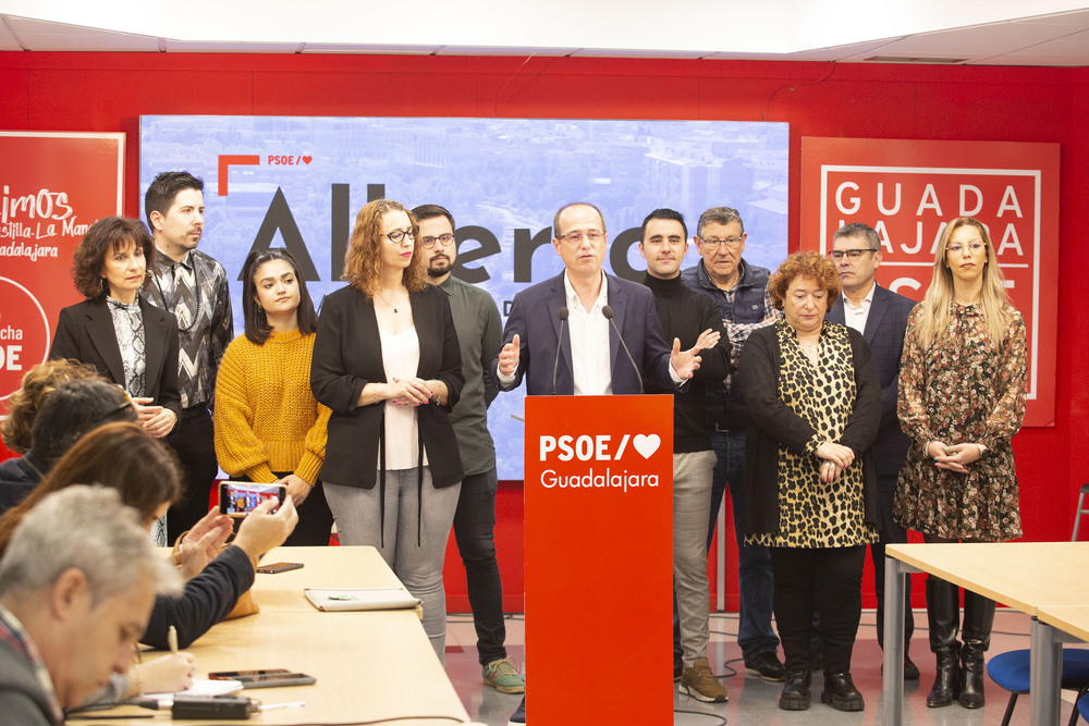 El candidato a la Alcaldía por el PSOE presenta la lista que le acompañará de cara a las elecciones del 28M