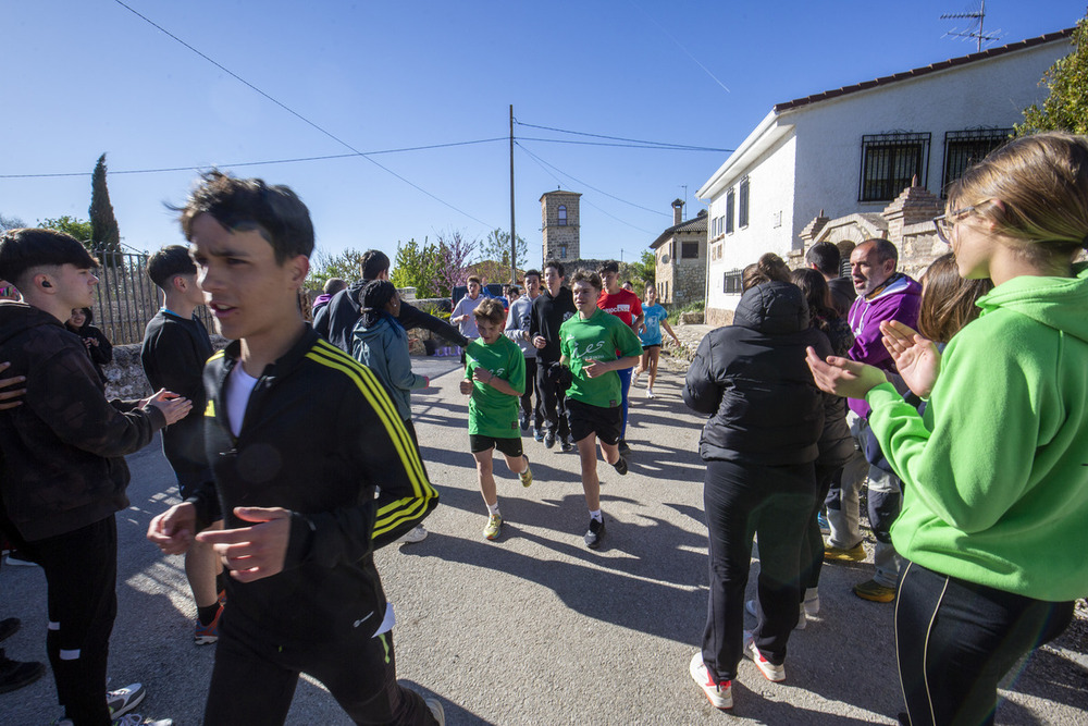 Varias imágenes del I Reto Escolar Cooperativo por Relevos Viaje a la Alcarria 'Jóvenes en Marcha’.