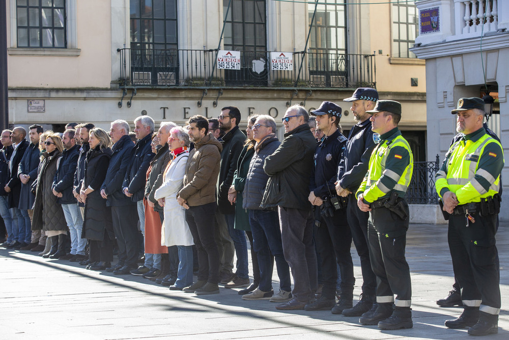 Concentraciones de repulsa por el asesinato de dos guardias civiles en Barbate  