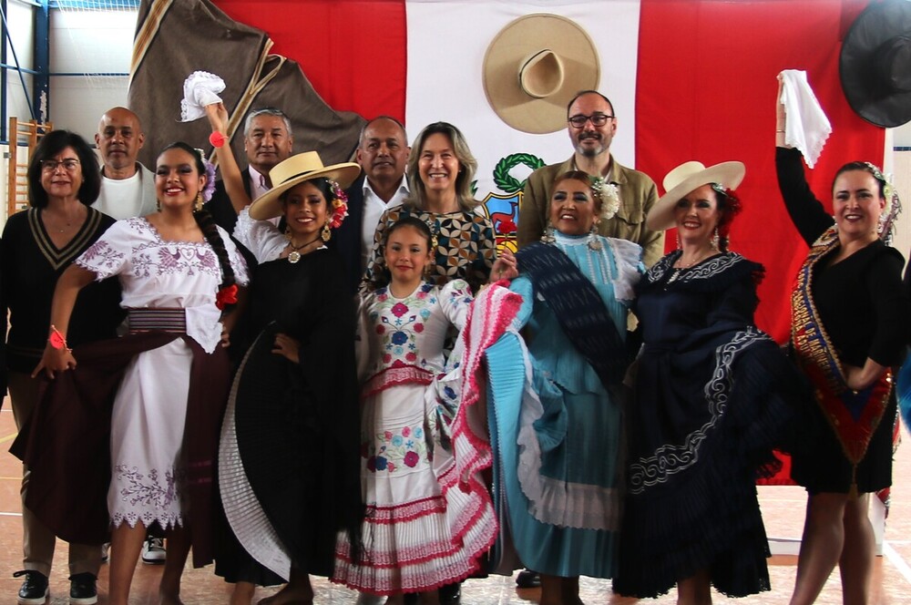 La alcaldesa de Guadalajara, Ana Guarinos, acudió al acto festivo de presentación de esta nueva asociación que tuvo lugar en el pabellón del colegio Pedro Sanz Vázquez.