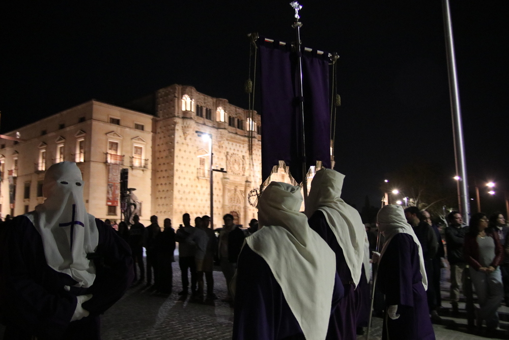 Imágenes del traslado del Cristo de la Expiración y de la procesión del Domingo de Ramos.