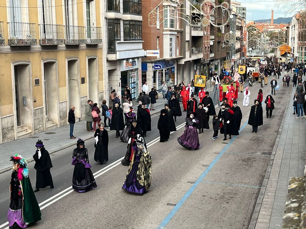 Imágenes de la quema y el desfile del Entierro de la Sardina de la capital.
