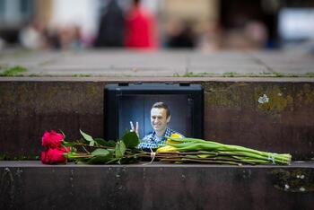 Cientos de personas se reúnen en Moscú para despedir a Navalni