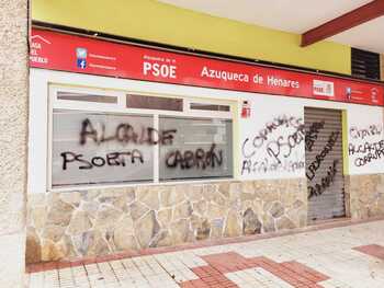 La sede del PSOE de Azuqueca sufre vandalismo y pintadas