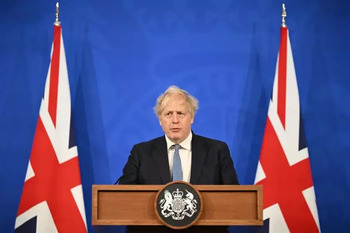 Boris Johnson supera la moción de censura interna