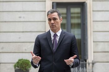 Sánchez acusa a PP y Vox de querer 