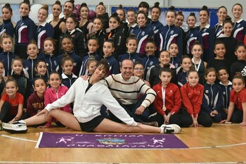 Almudena Cid imparte una 'masterclass' a jóvenes gimnastas