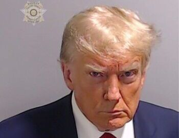Trump recauda 7,1 millones de dólares con su foto policial