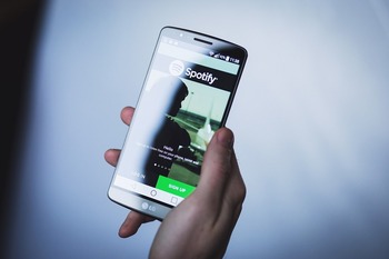 Spotify inicia la guerra contra la Inteligencia Artificial