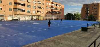 El barrio de Los Manantiales luce renovadas pistas deportivas