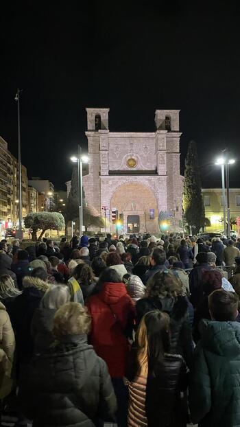 Seglares católicos vuelven a convocar un rosario en la calle