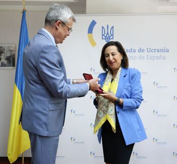 Robles, condecorada por Ucrania por su apoyo al país