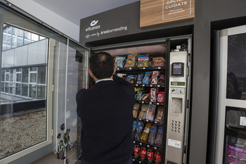 La OCU pide productos saludables en las máquinas de vending