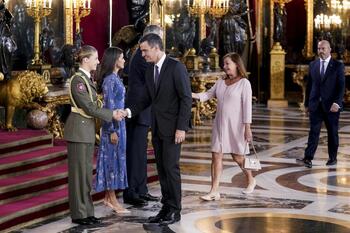 La Princesa Leonor vive su primera recepción en el Palacio Real