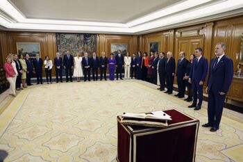 Los 22 ministros prometen sus cargos ante el Rey en la Zarzuela