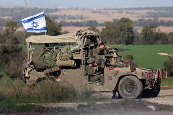 Israel dice que combate en siete frentes diferentes