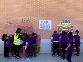 El colegio Isidro Almazán sopla las velas de su centenario