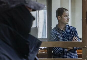 Rusia mantiene en prisión al periodista estadounidense