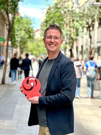El profesor 'youtuber' Jhoan López gana un premio nacional